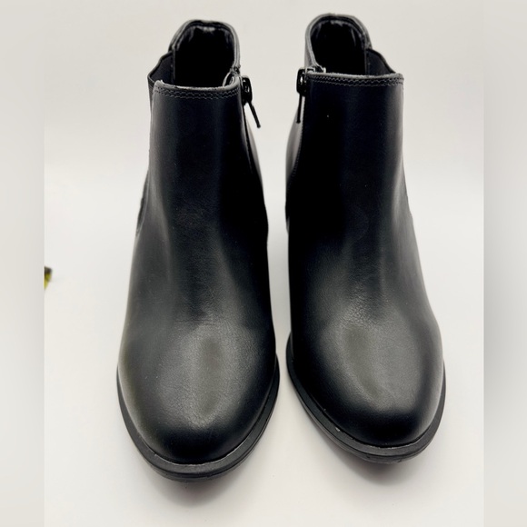 Sugar Belekoy Black Ankle Boots for Girls Size 4 Never Worn in Original Box. - Picture 2 of 11